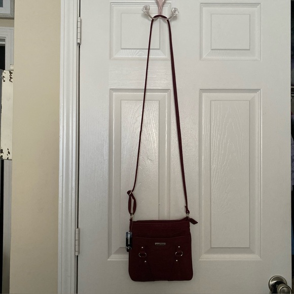 Elegant Burgundy Crossbody Bag - Picture 2 of 11